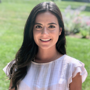 Marilyn Perez-Mendoza smiling for her portrait outside.